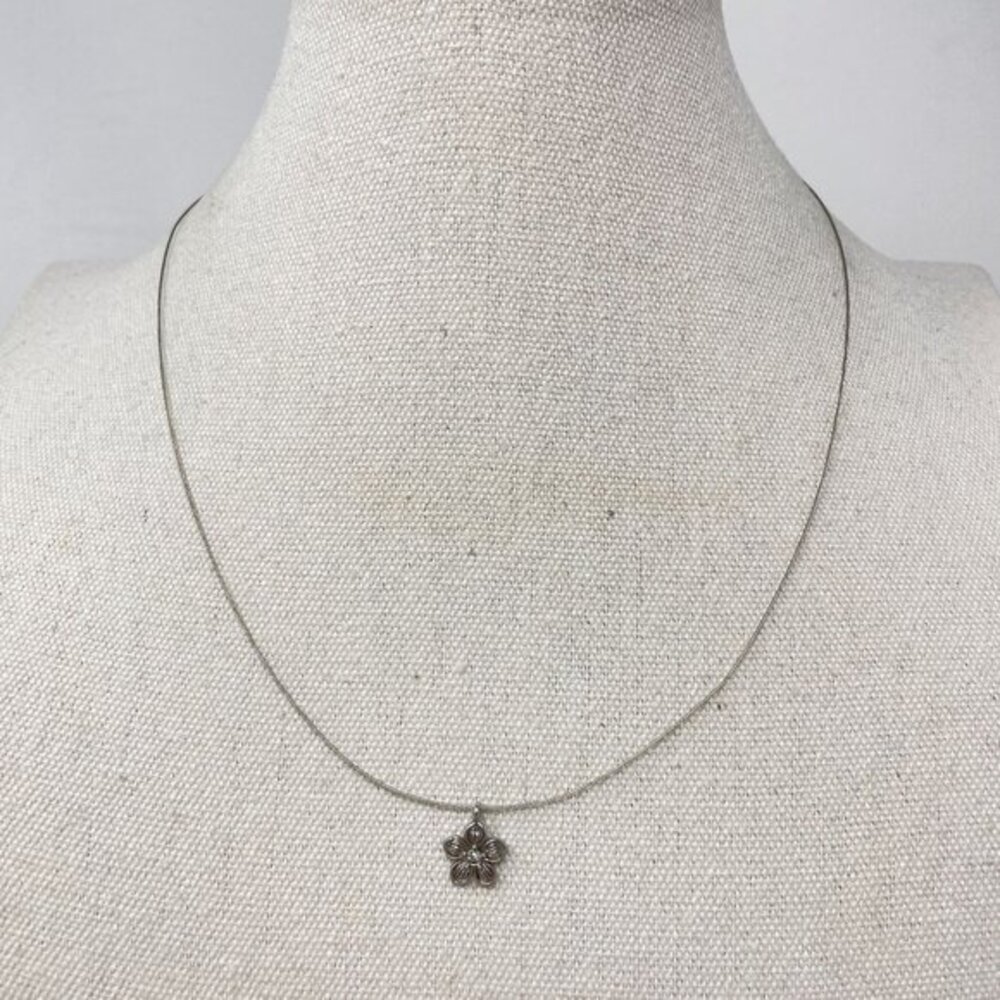 Lady Remington Daisy Necklace‎ Silver-Tone Flower Dainty Soft Girl Feminine VTG